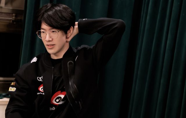 在今日OMG对阵OMG的比赛中，JackeyLove使用卢锡安达成了在LPL的第3000次助攻，是AD位第2位达成该成就的选手，恭喜JackeyLove！