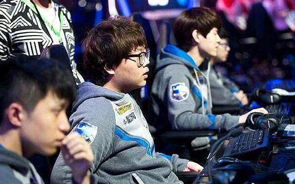 LECW1D1综述：G2 FNC迎来开门红 VIT首战告负